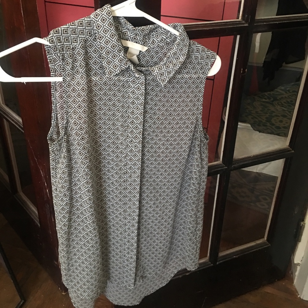 Sleeveless shirt